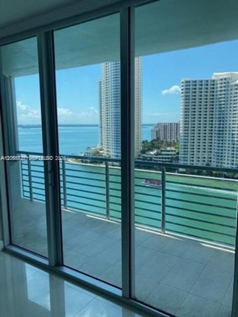 335 S Biscayne Blvd cu-1805, Miami, FL 33131 – photo 3