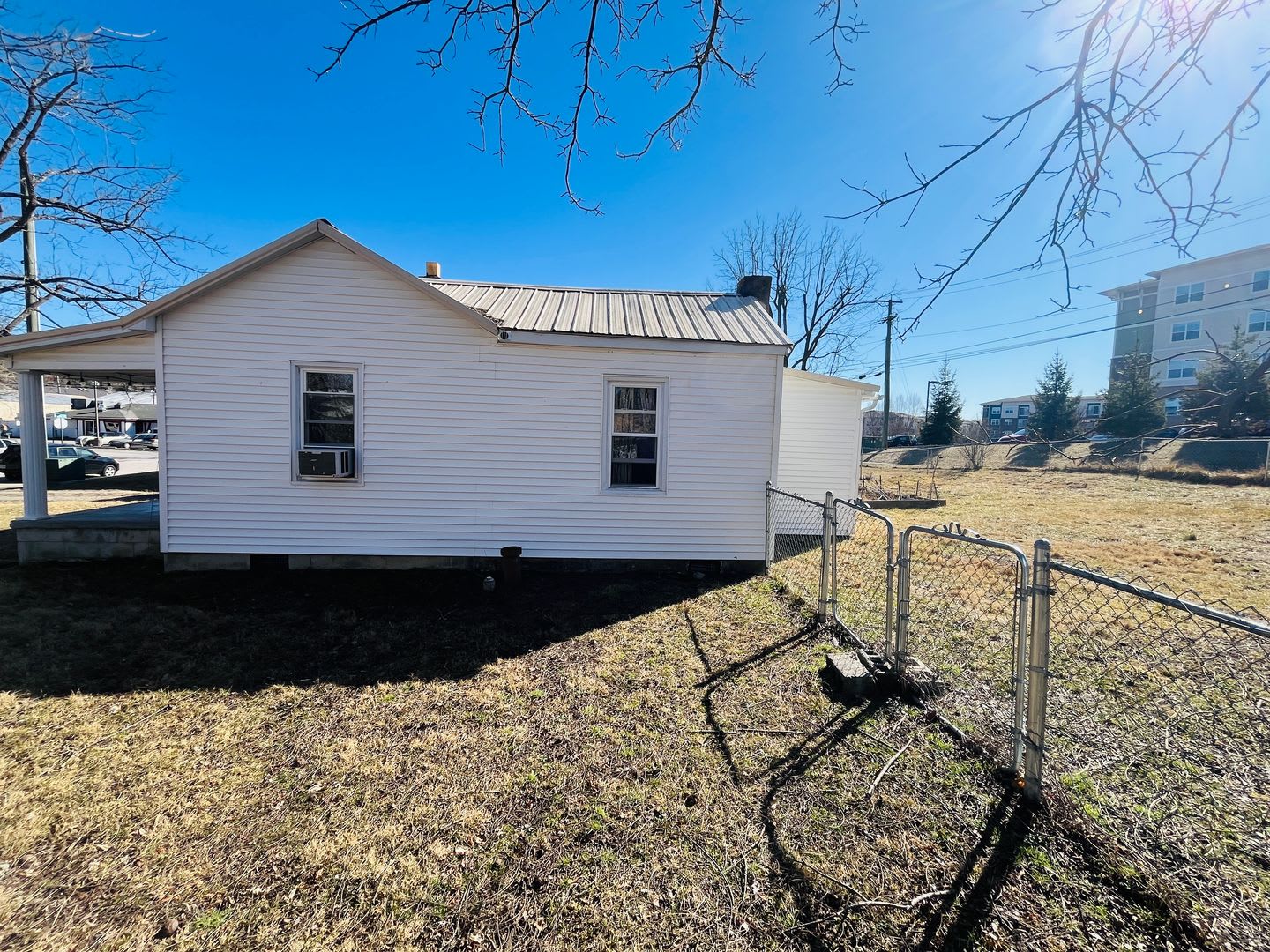 2 Bedroom, 1 Bath House – photo 2