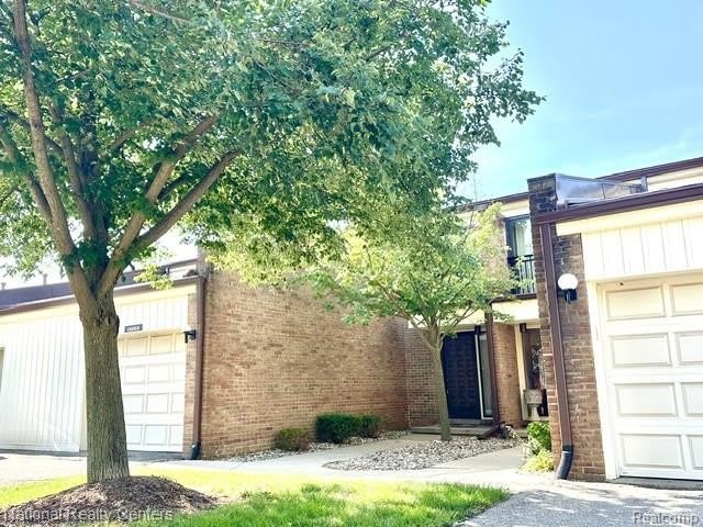 18268 University Park Drive – photo 2