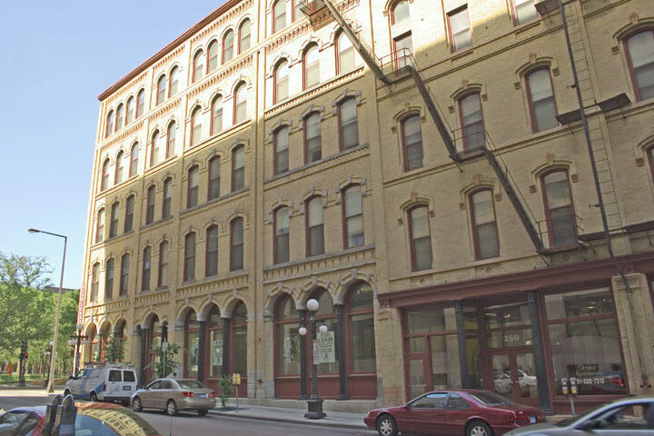 Straus Loft Apartments – photo 2