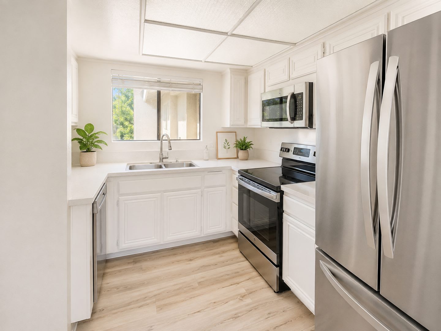 Bright Airy 1 Bedroom In Oaknoll 55 Vaulted Ceilings Private Balcony – photo 3