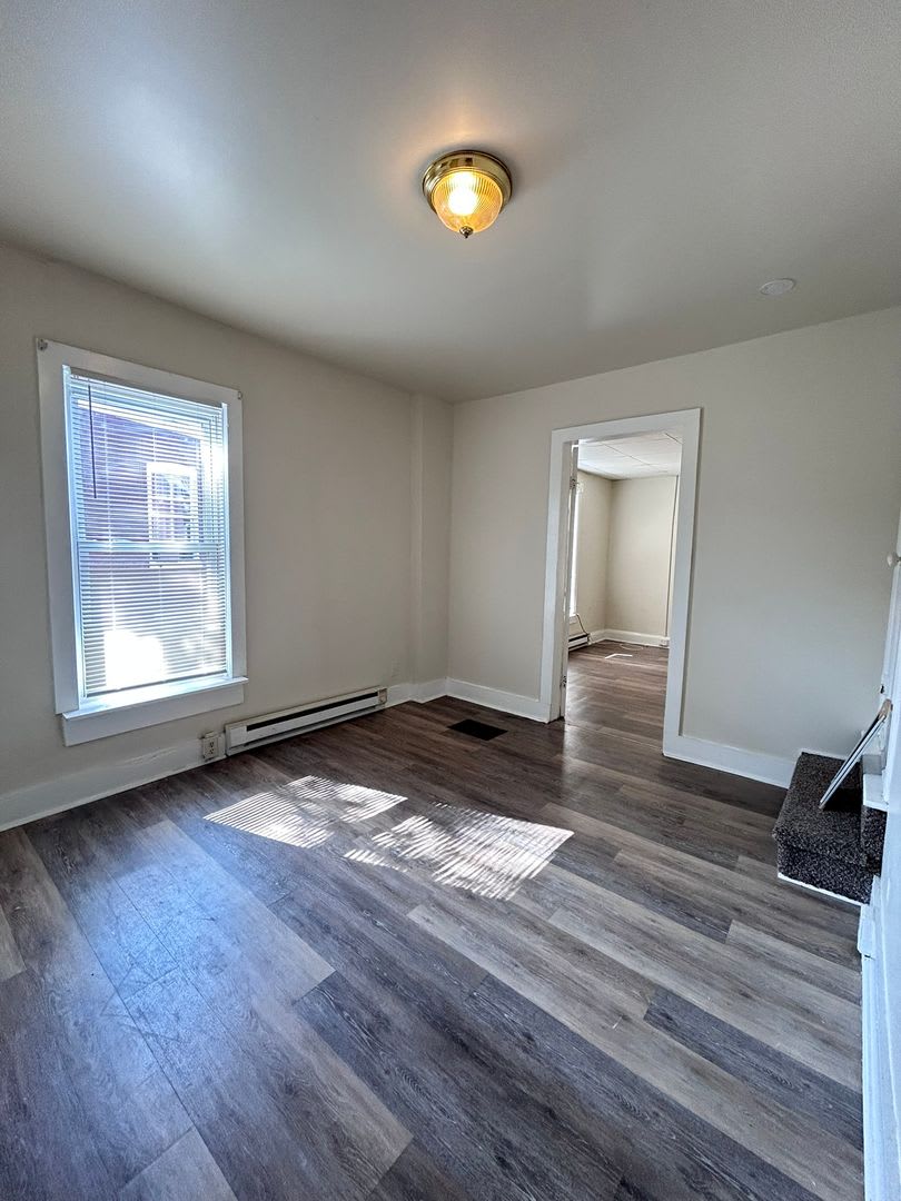 3 bedroom, 1 bath, 2 story half double house – photo 1