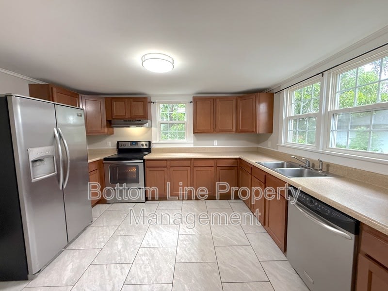1429 W Horah St – photo 4