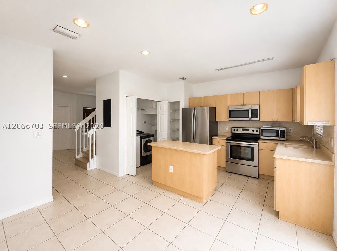 3007 SE 17th Ave – photo 1