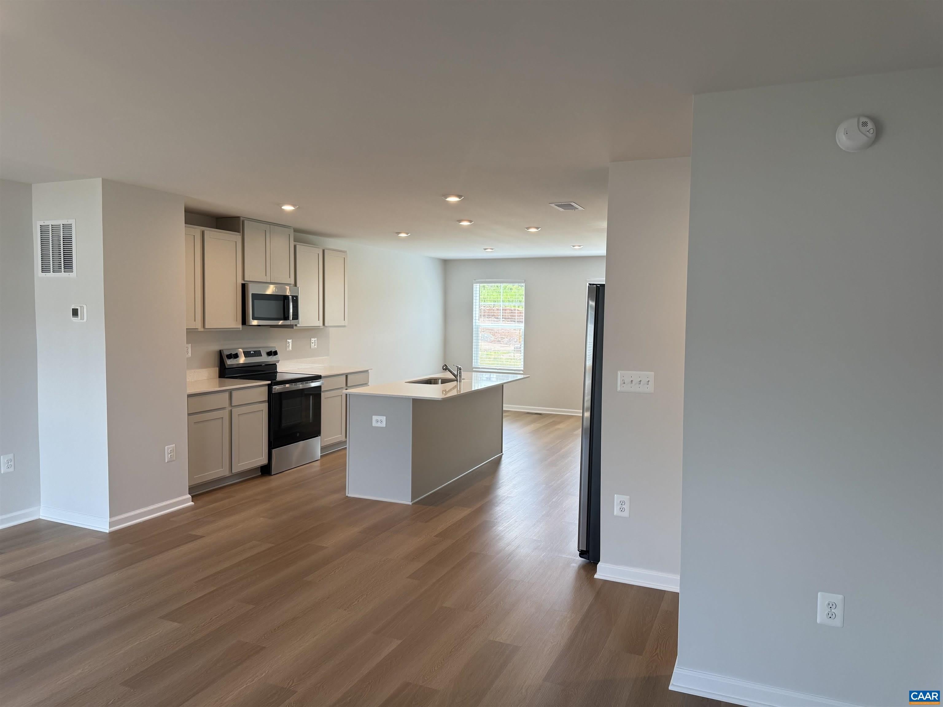 37 LAURIN ST – photo 4