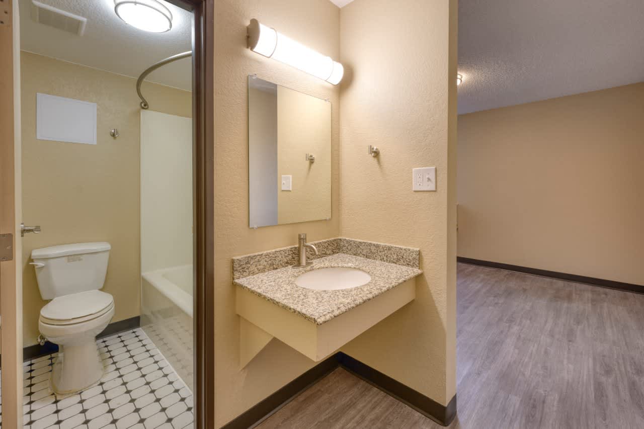Tabor Lake Apartments – photo 5