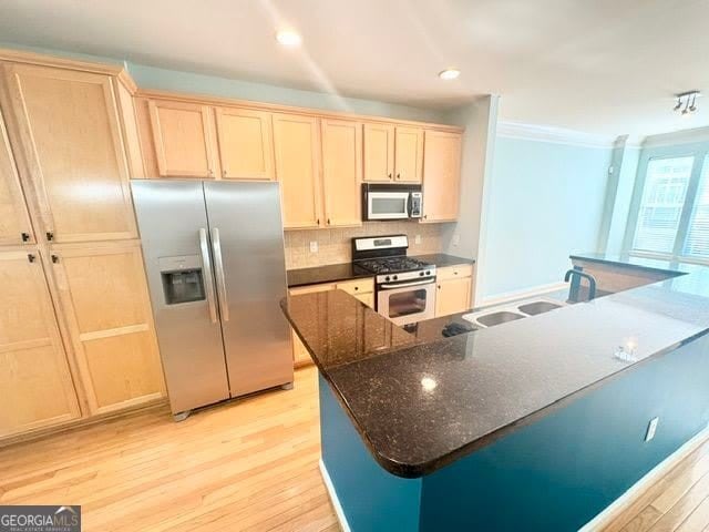 1073 Park Row North – photo 4