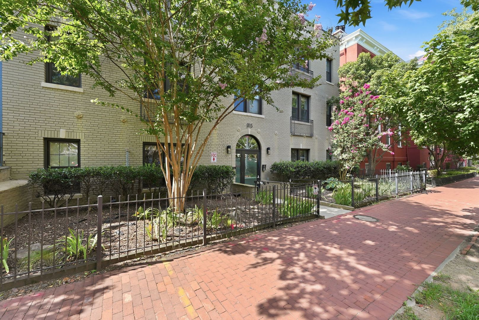 Sun-Filled Furnished 1BR in the Heart of Capitol Hill! – photo 1