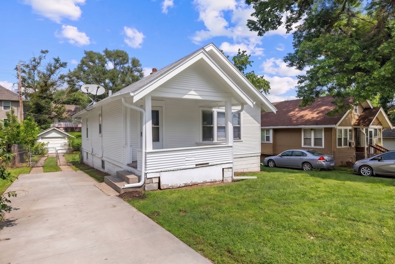 Updated 3-Bedroom House with Yard – photo 1