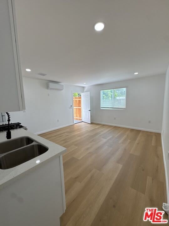 19459 Keswick St – photo 3