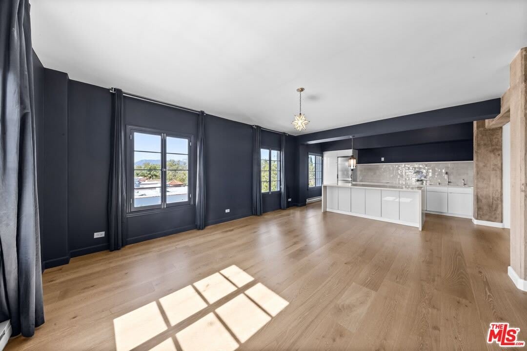 109 N Sycamore Ave – photo 4