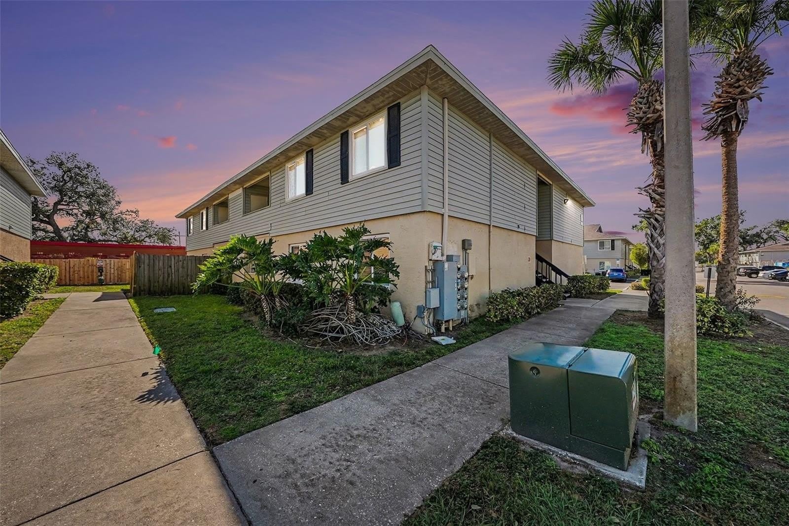 550 GOLDEN RAINTREE Place – photo 1