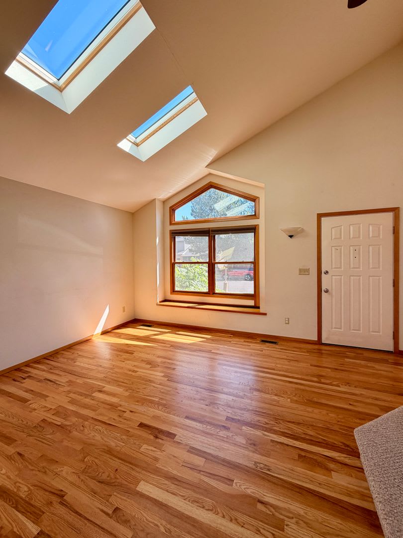 Spacious 3-Bedroom Home with 3-Car Garage & Fenced Yard – photo 2