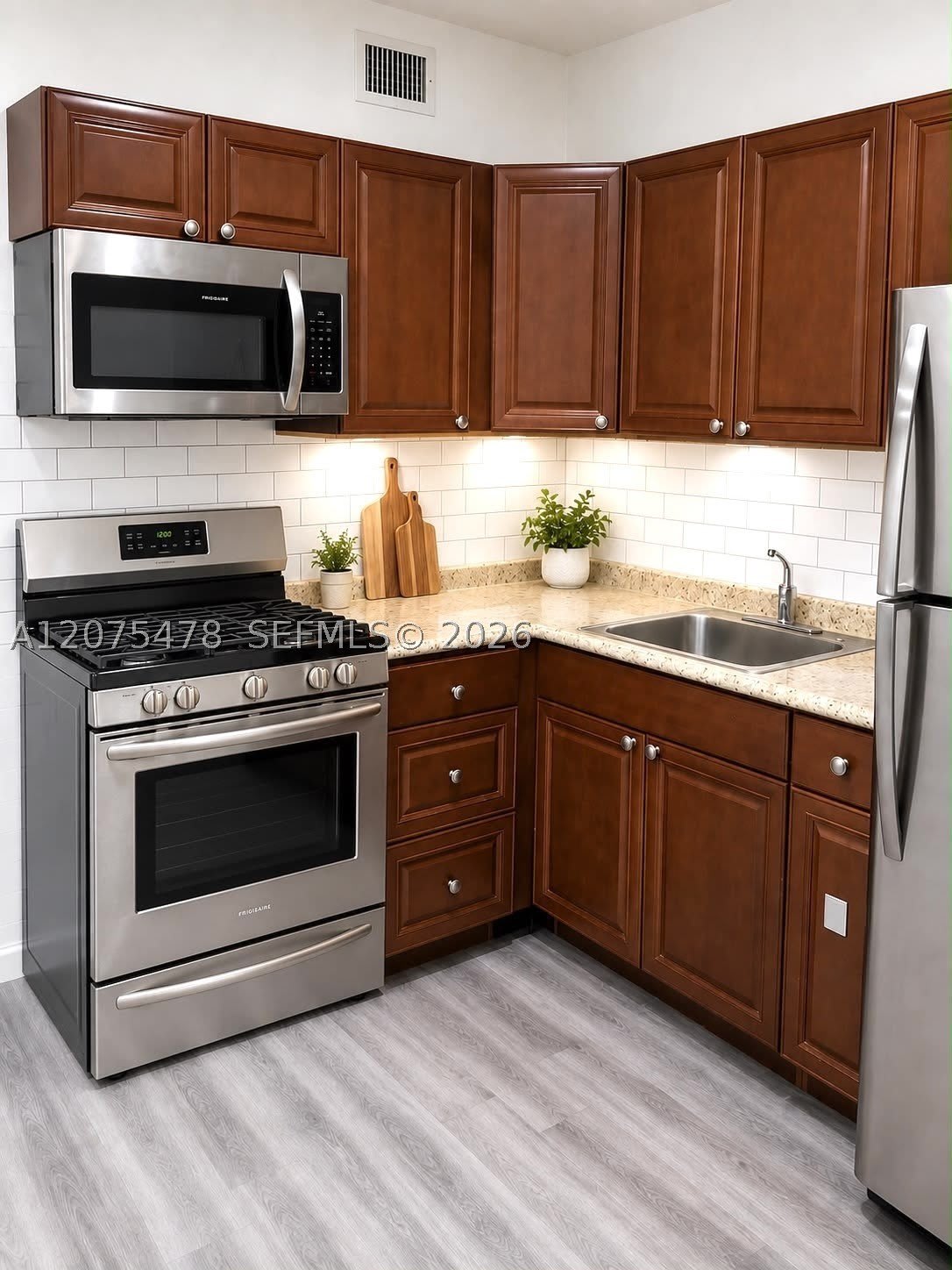 1258 Marseille Dr – photo 3