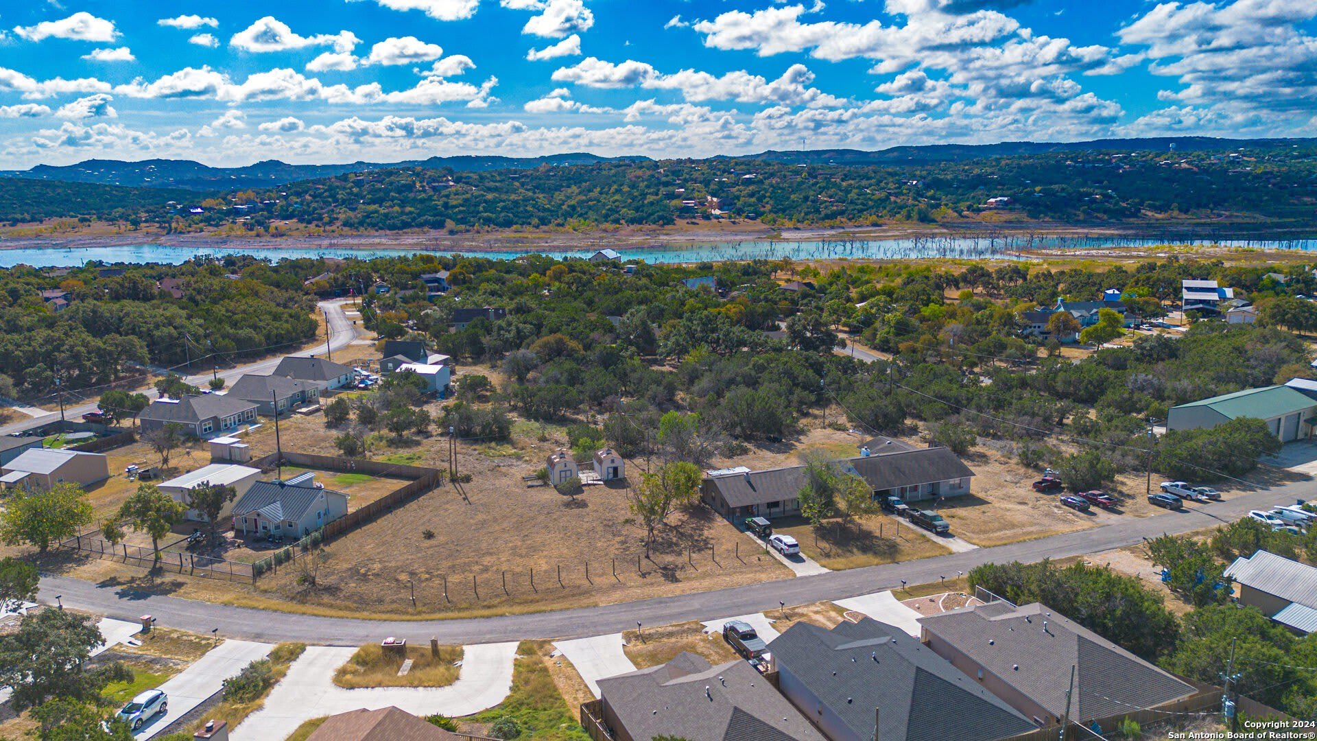 639 Hummingbird Hill – photo 2
