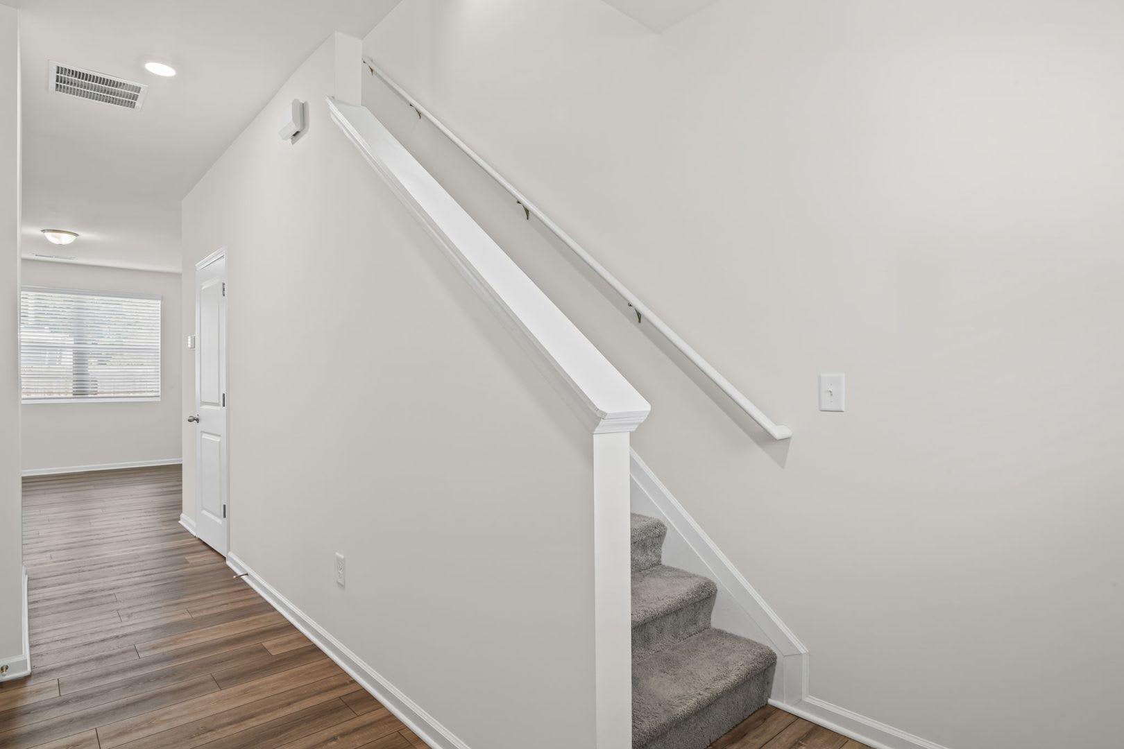 Move In Special 500 Off 1St 2 Months With A 9 15 Move In Date Or Sooner Welcome Home Beautiful 3 Bedroom 2 5 Bathroom Townhome Located In Cartersville Must See – photo 2