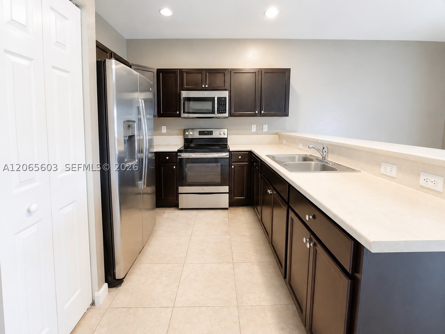 413 SE 32nd Ter – photo 4