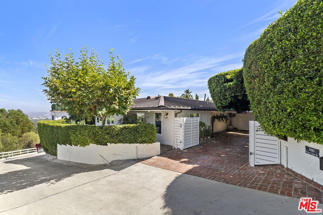 9881 Beverly Grove Dr – photo 2