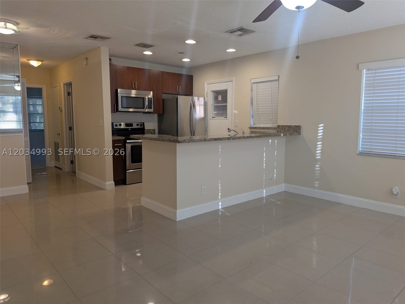 1104 NE 17th Ter – photo 5