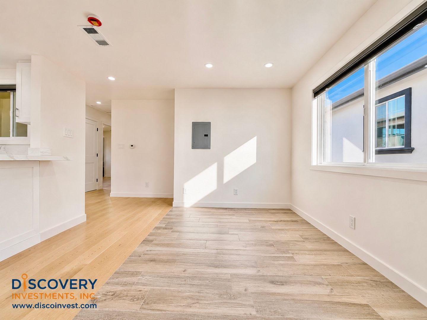 Midvale Ave. 3939 – photo 4