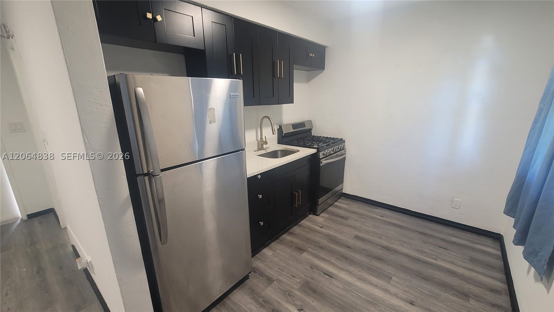 2742 Johnson St – photo 2