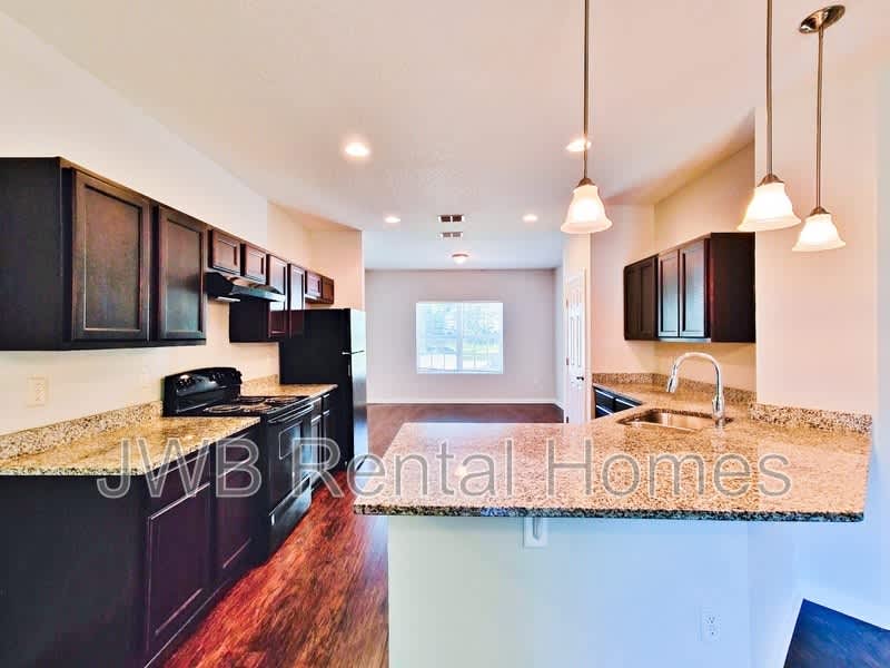 6221 Lamar Dr E – photo 2