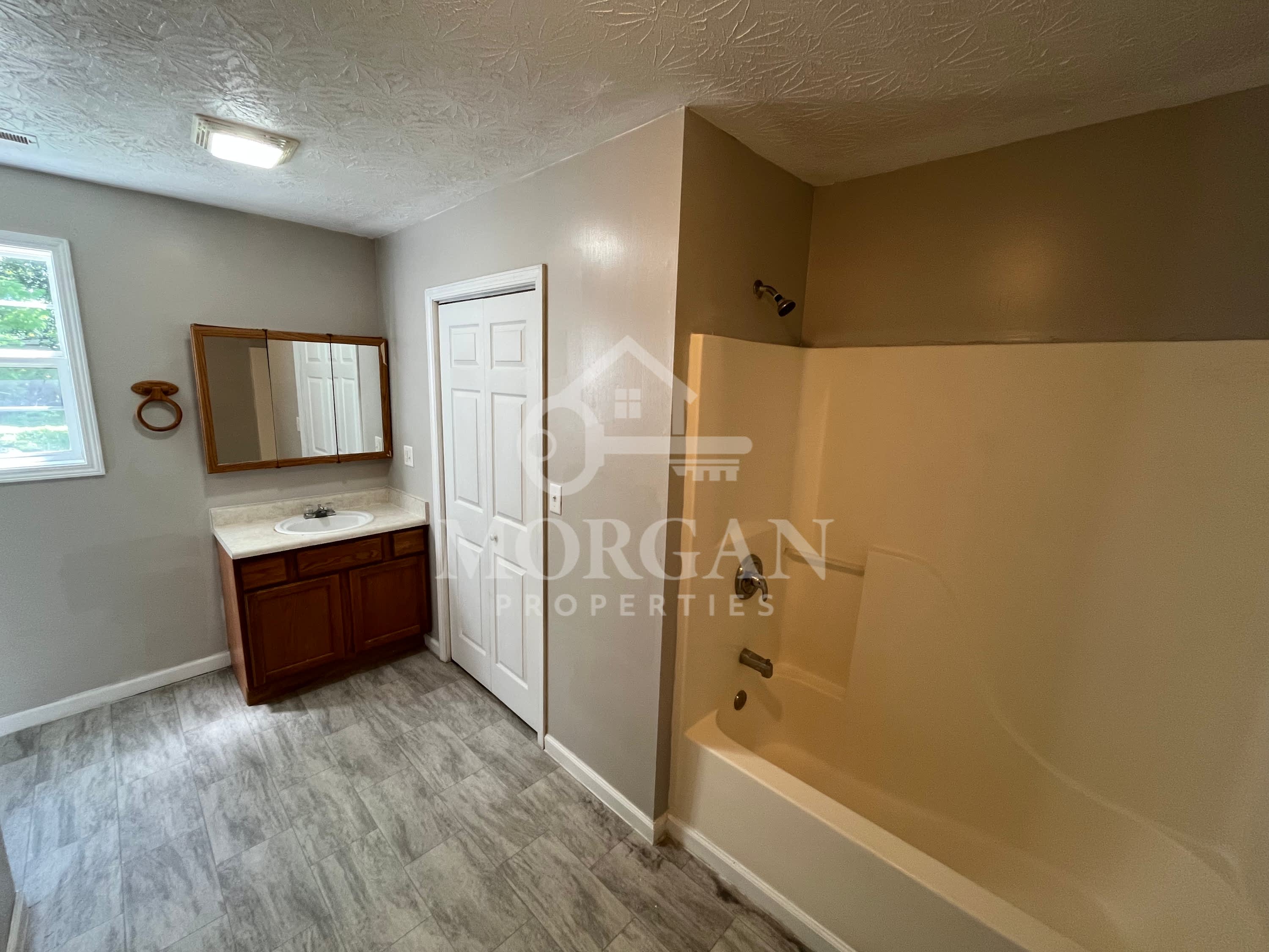 1112 East 8Th Street – photo 5