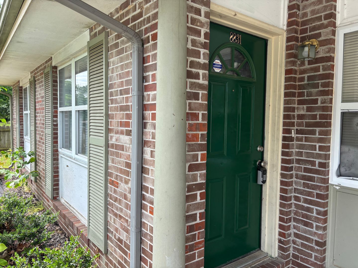 Inviting 2 Bedroom 1 Bath Ground Floor Apartment In A Peaceful Neighborhood – photo 2