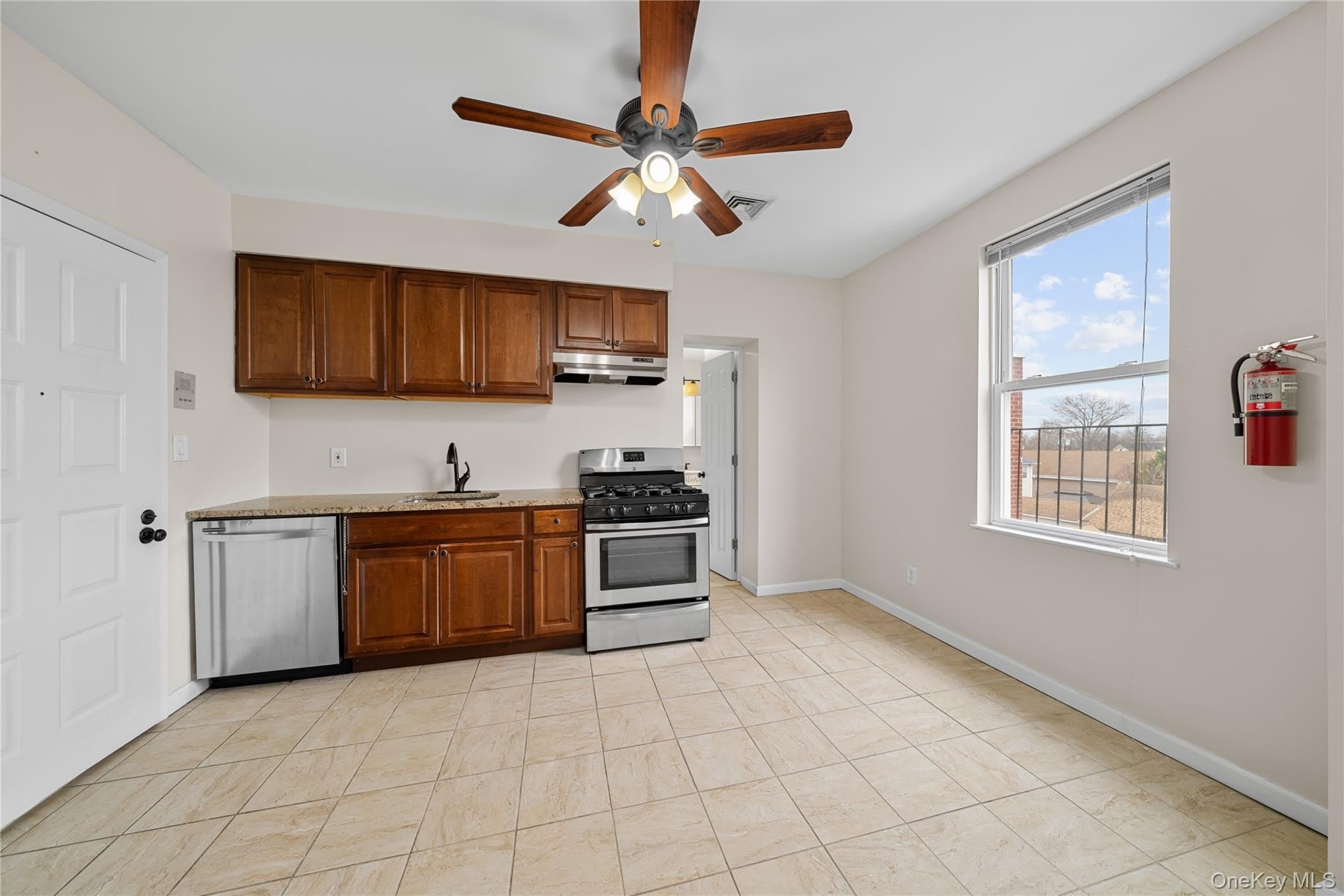 402 Jericho Turnpike – photo 2