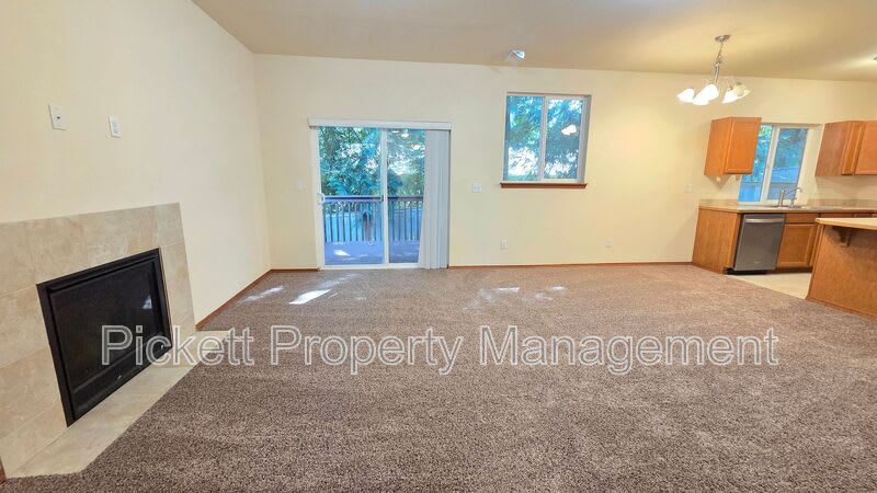 6710 Takota Pl. NE – photo 4