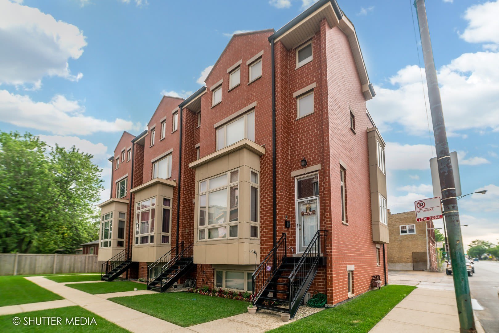 4251 W MONTROSE Avenue – photo 1