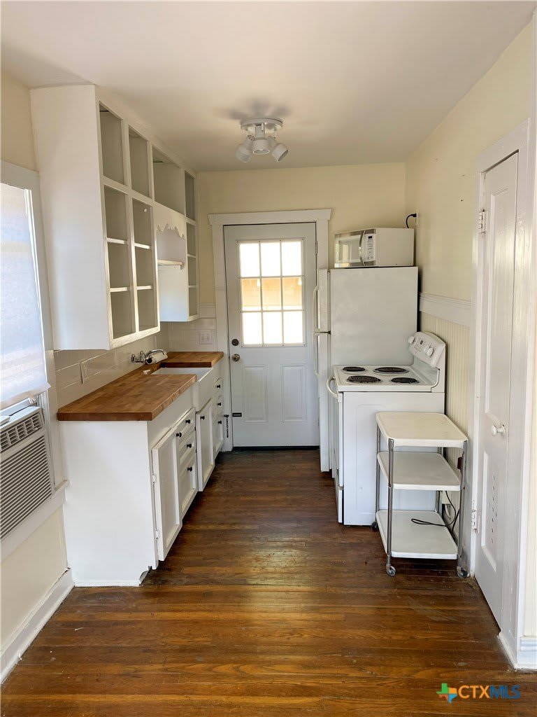 385 Comal Avenue – photo 4