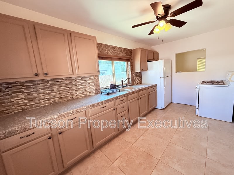 2925 North Estrella Avenue – photo 3