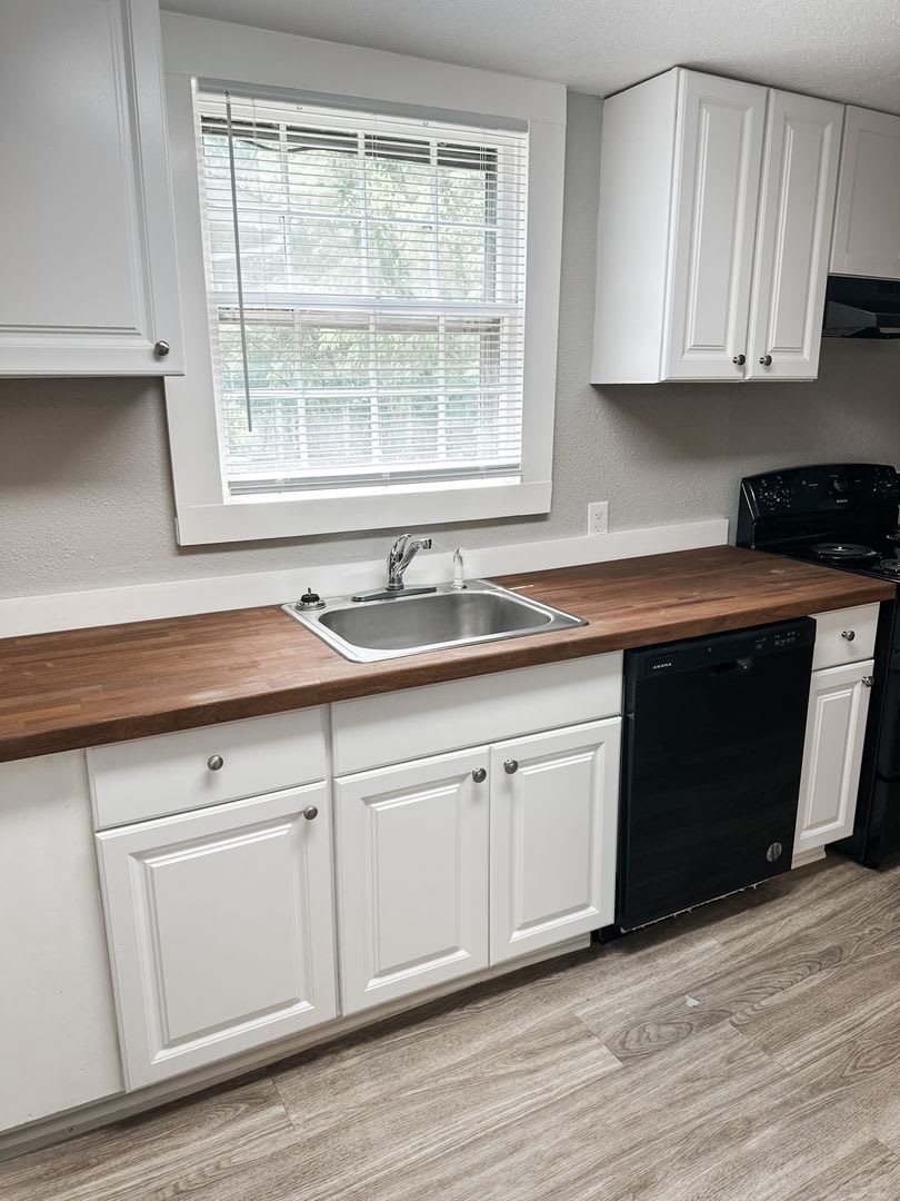 Charming 2 bedroom, 1 bathroom home located in the heart of East Knoxville – photo 5