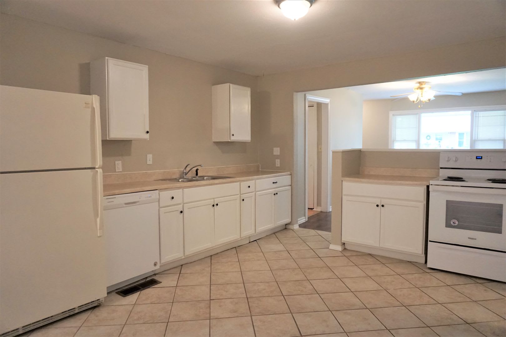 3 Bed 2 Bath 1 Car Garage -The Village NW OKC – photo 4