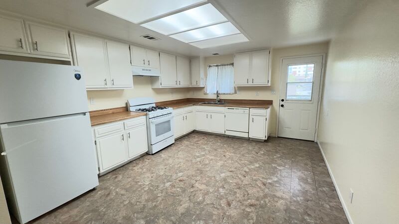539 N Alameda Ave – photo 5