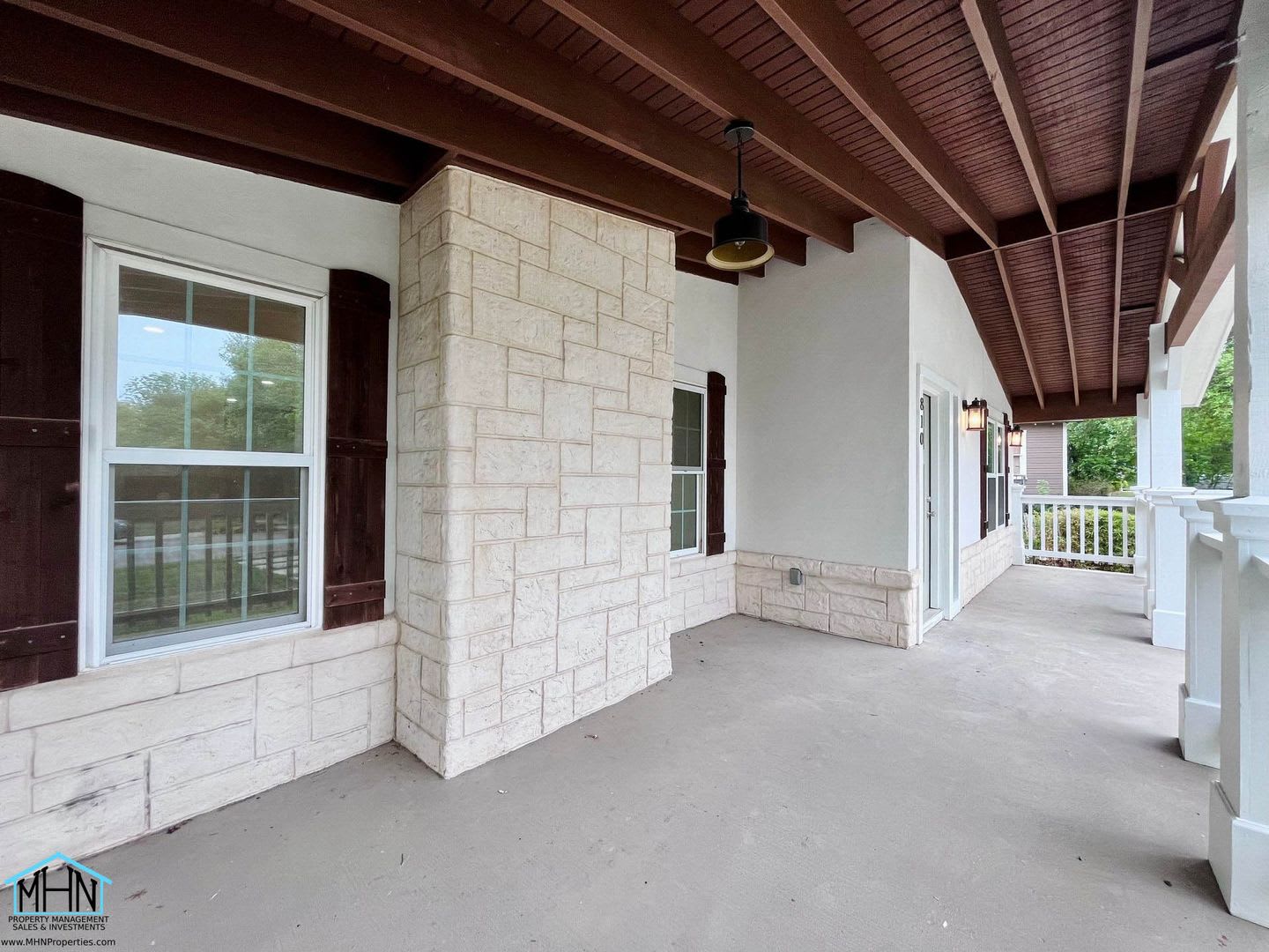 Welcome to your dream home nestled in the prestigious neighborhood of Terrell Hills, Texas. – photo 4