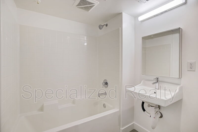 5068 Romaine Street – photo 3