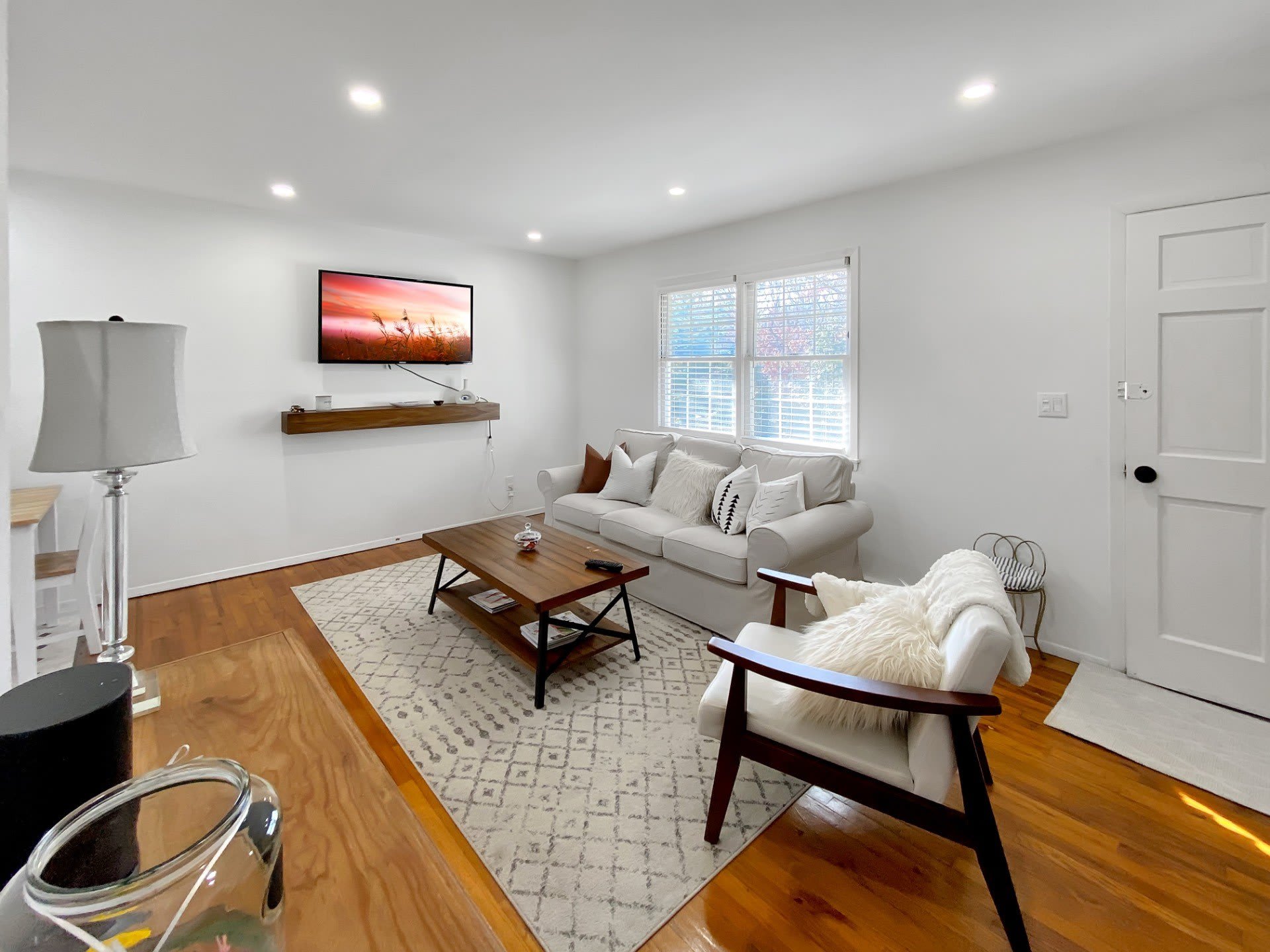 18 Old Riverhead Road E – photo 2