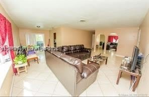 5333 NW 18th St – photo 4