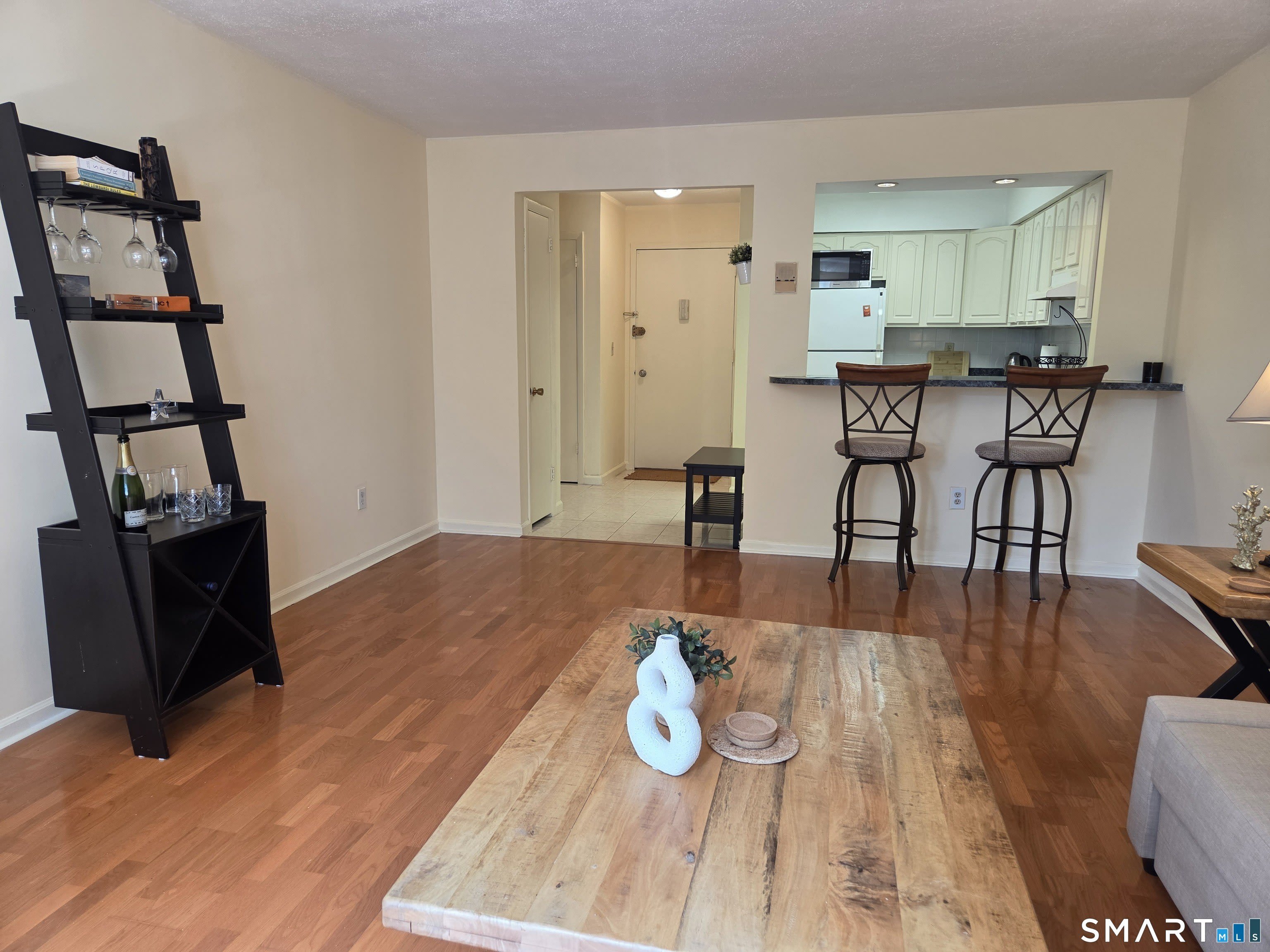 1525 E Putnam Avenue – photo 4