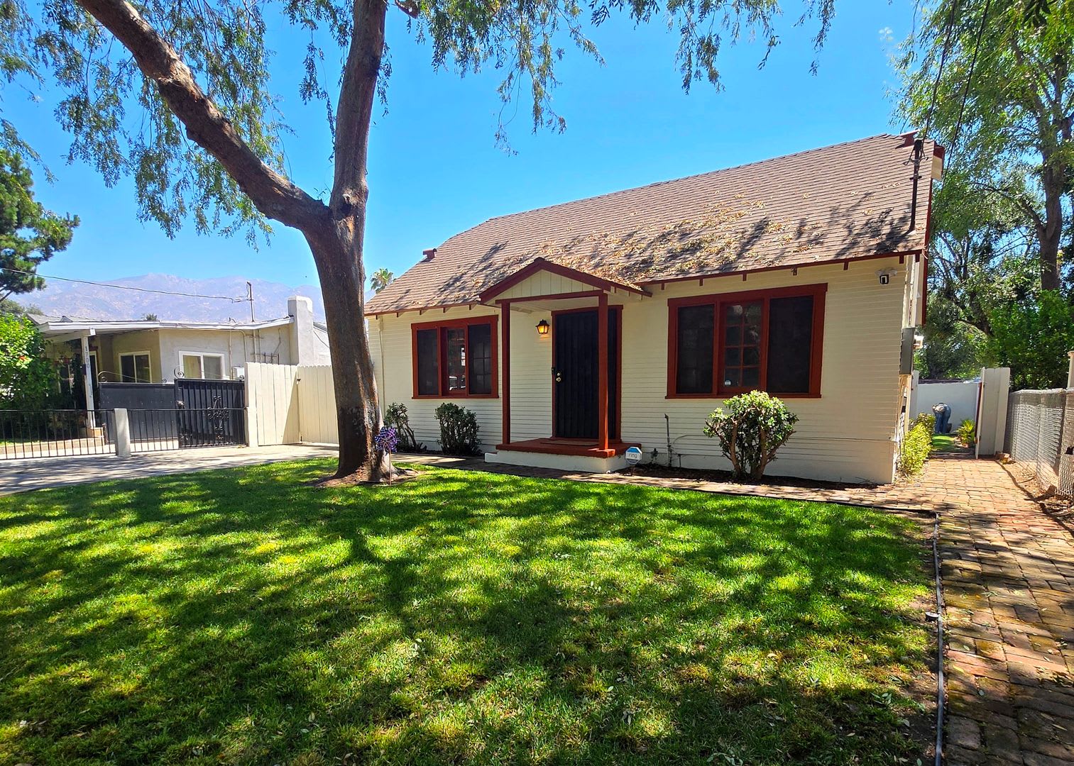 Charming Bungalow In Desirable Nw Pasadena – photo 2