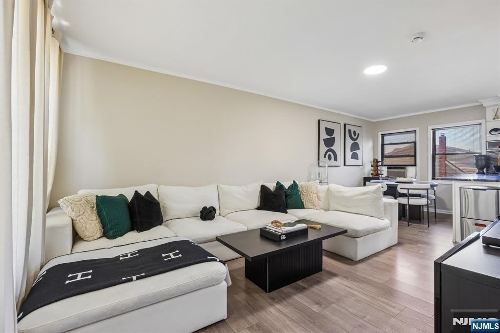 481 Macarthur Avenue – photo 4