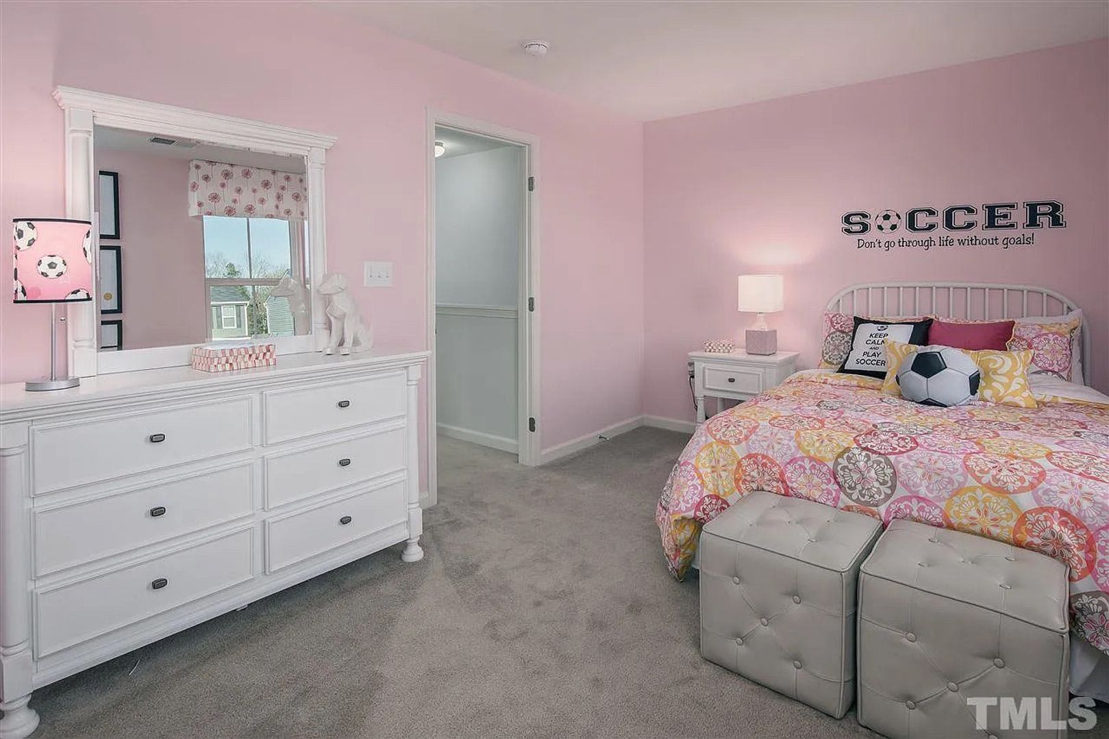 Room in 4 Bedroom Home at Bent Willow Dr – photo 5