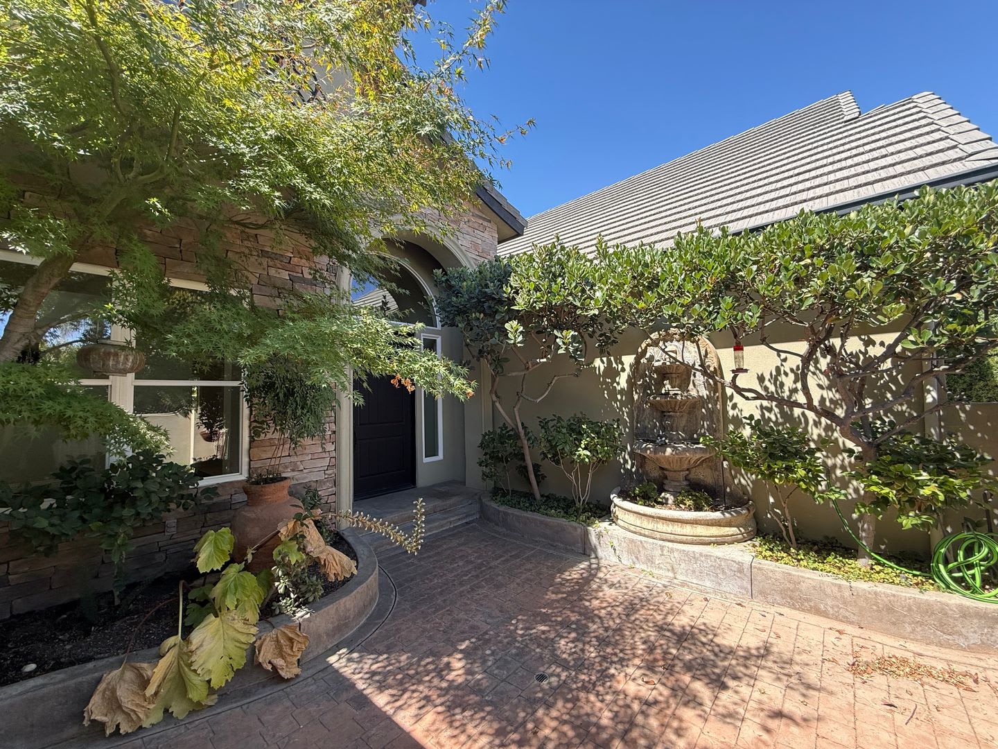 Stunning Seven Oaks Home – photo 3