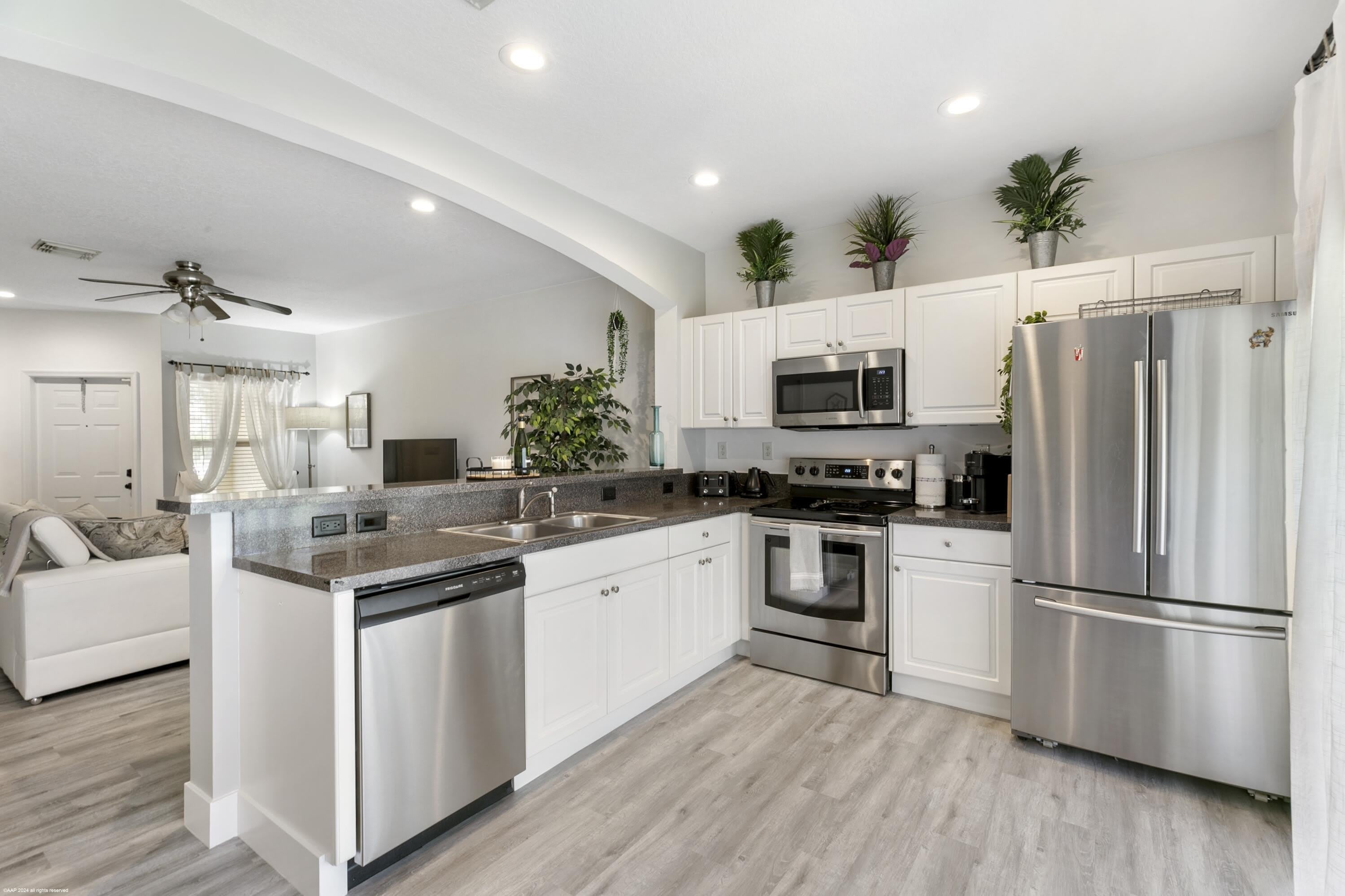 1543 Westchester Avenue – photo 5