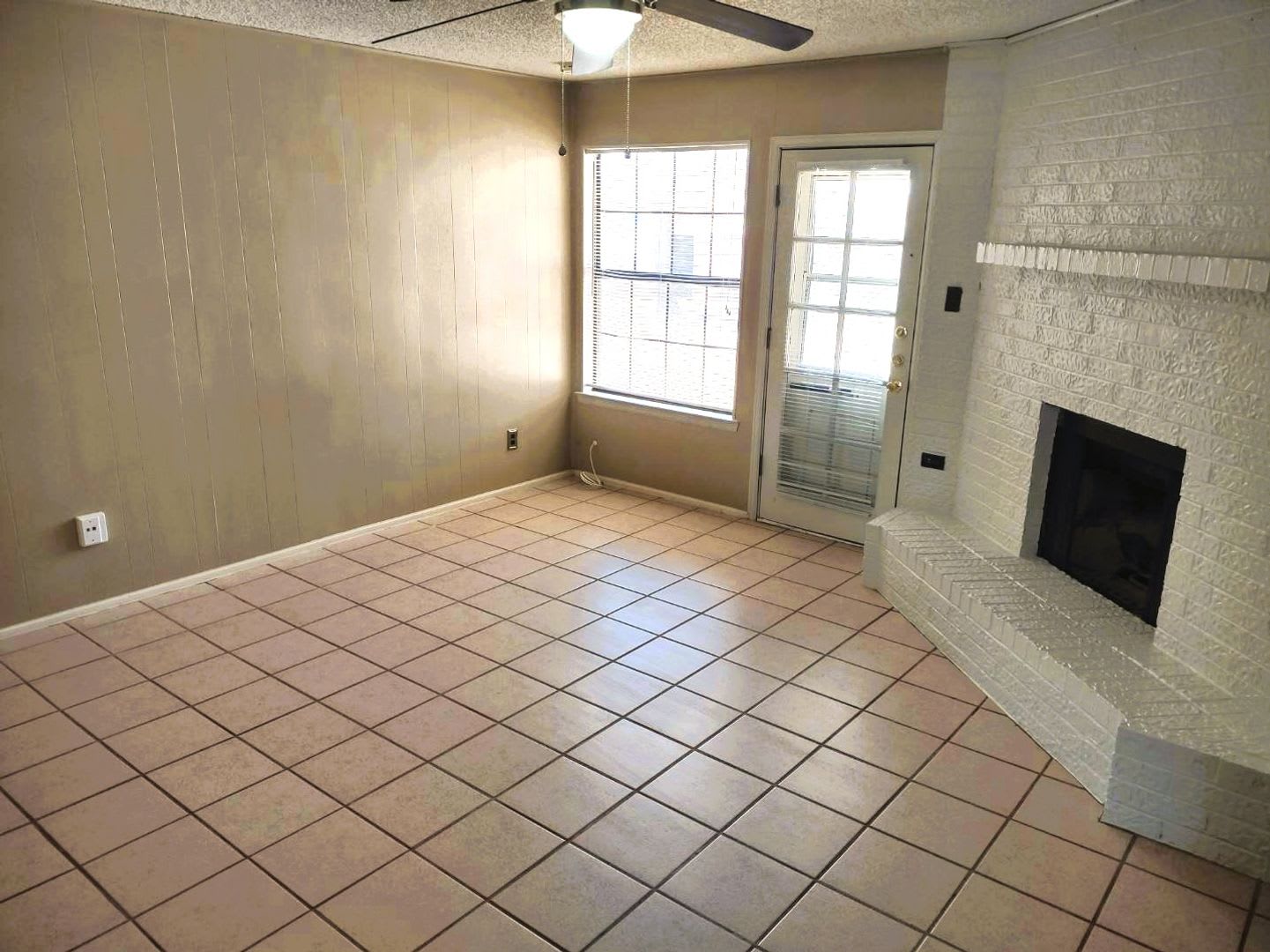 Adorable Single Level Westside Home With Refrigerated Air Located In Quiet Well Established Neighborhood – photo 2