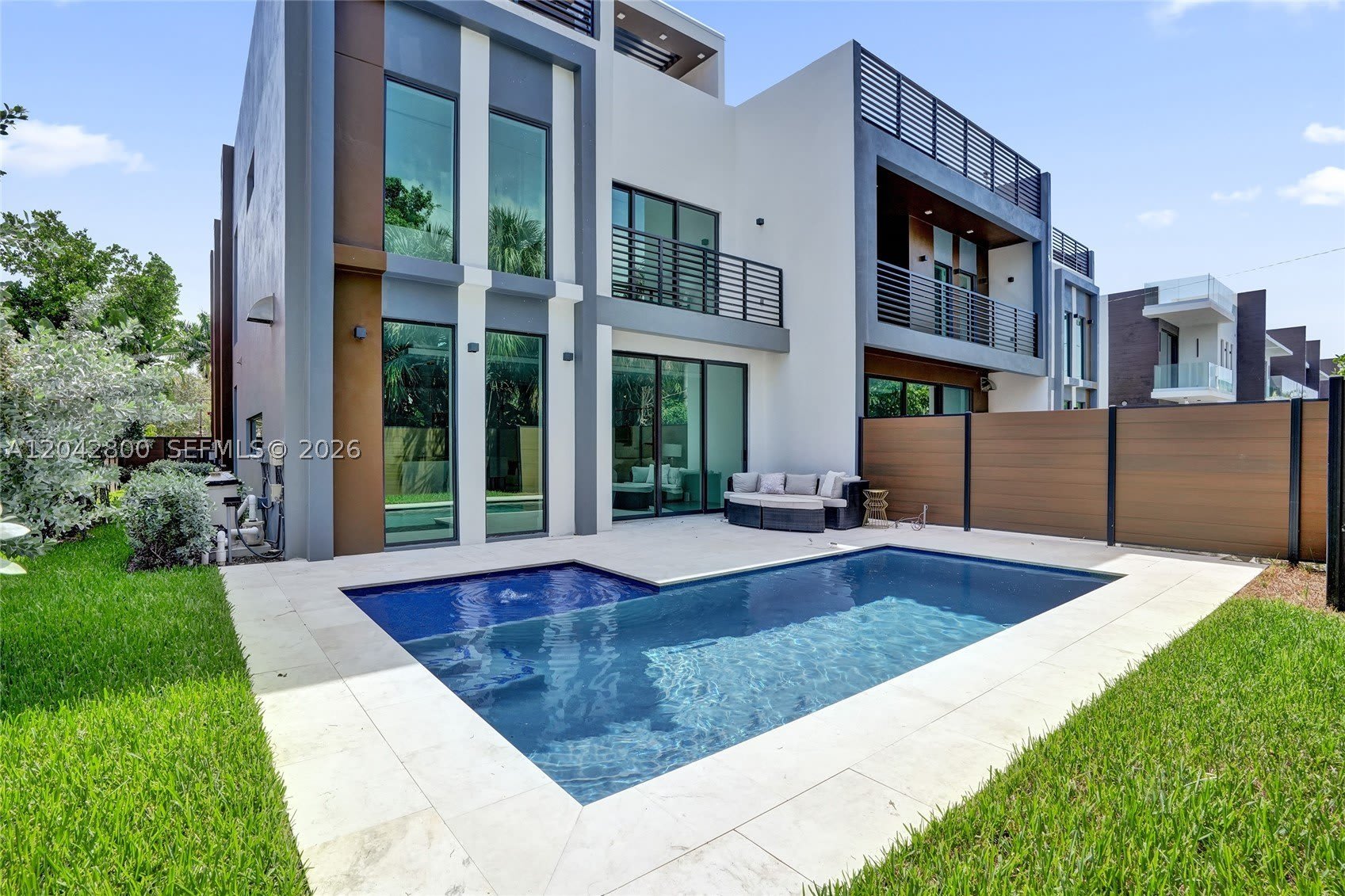 1825 NE 26th Ave – photo 3