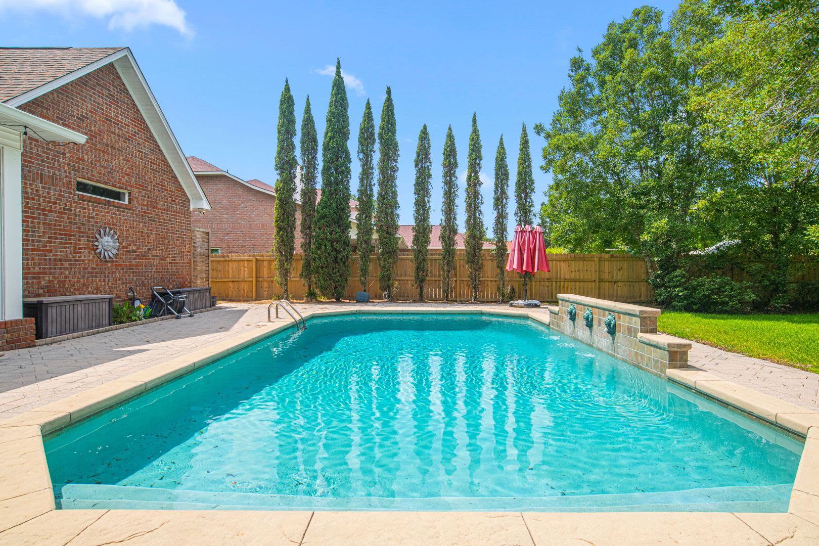 Gorgeous Luxury Pool Home in the Desirable Brittany Forge Neighborhood – photo 2