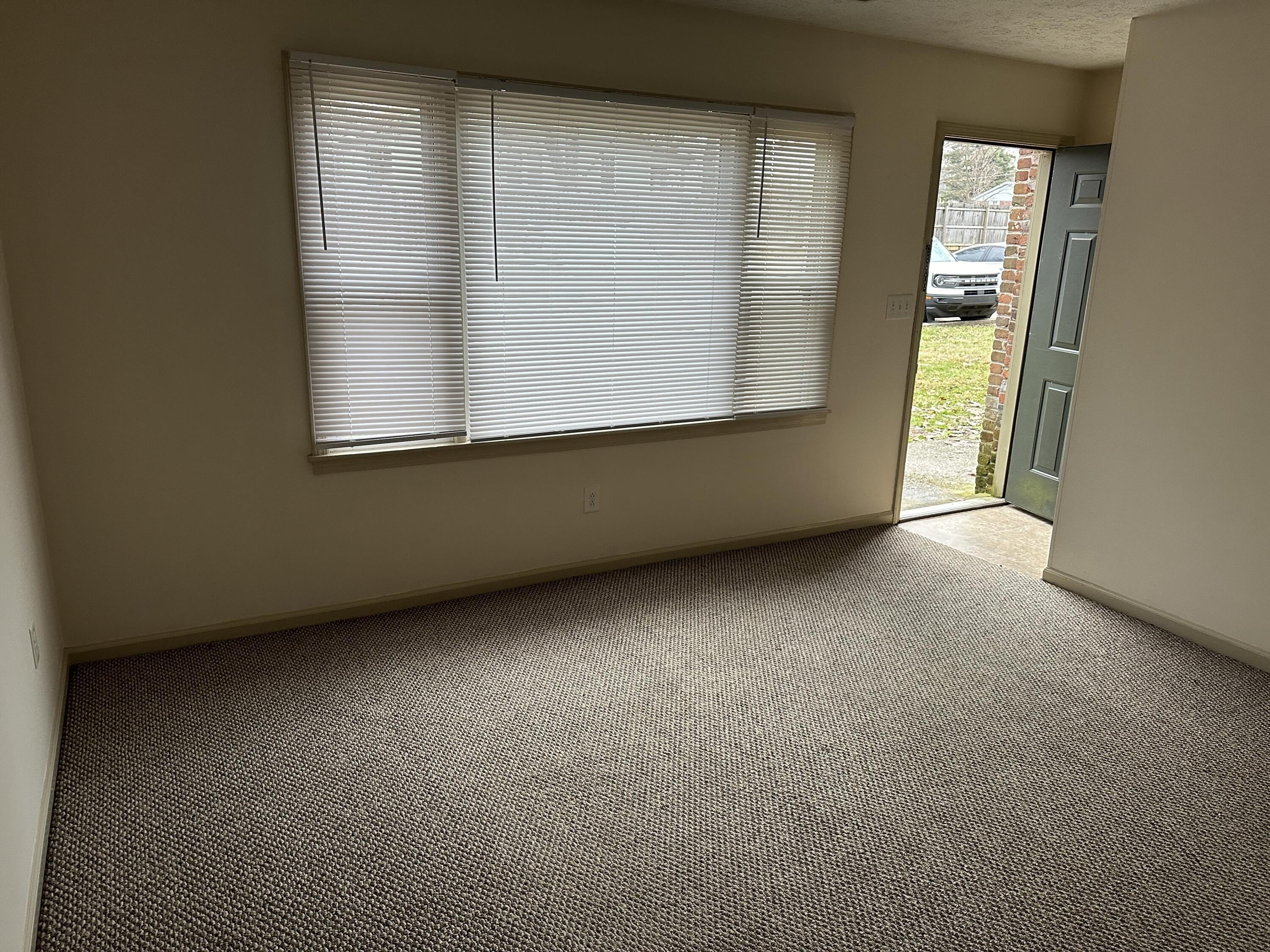 1104 Collins Lane – photo 4